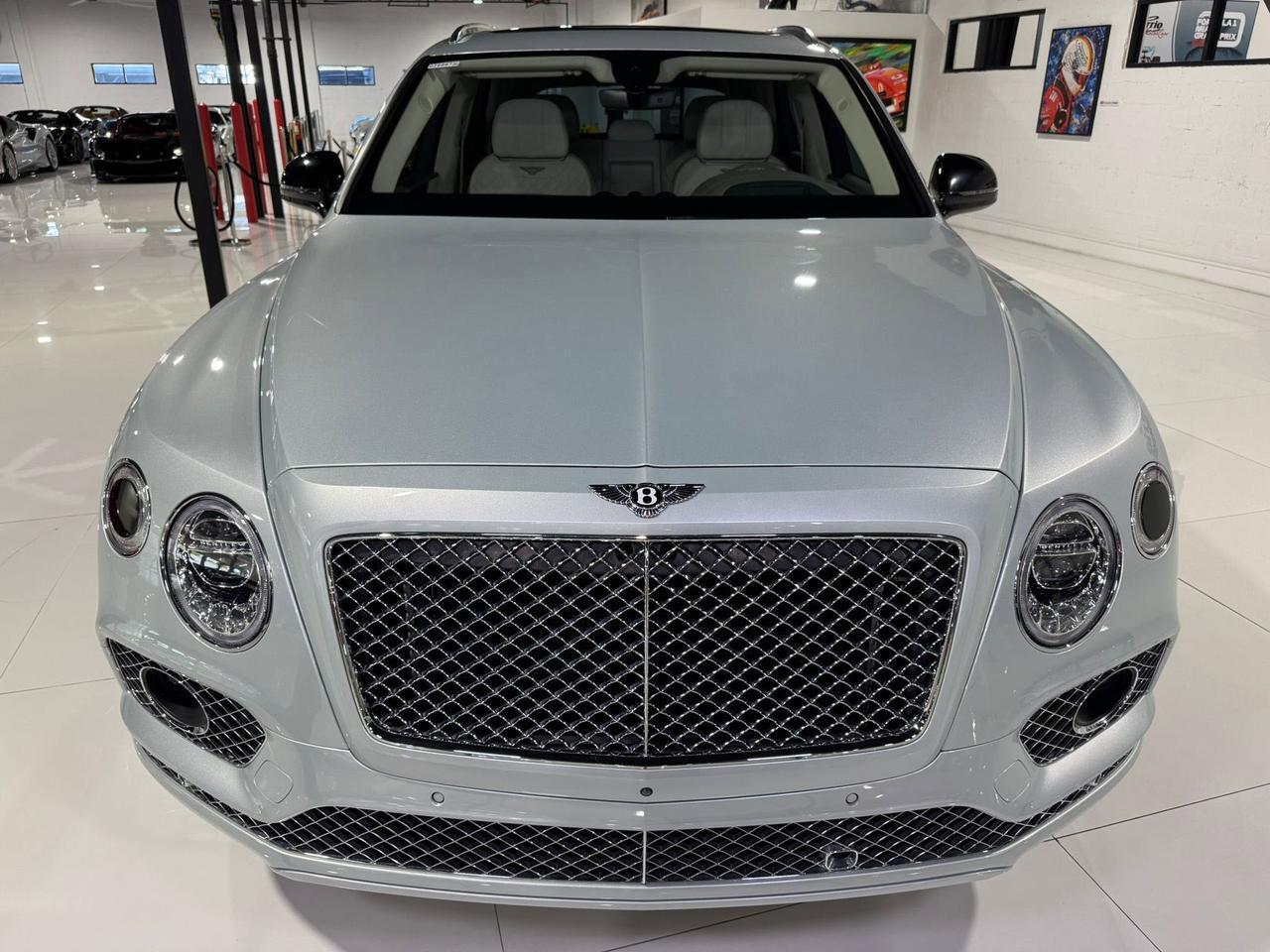2019 Bentley Bentayga V8 Moonbeam paint, Mulliner spec, interior carbon trim, Naim audio system AND MUCH MORE!! Fort Lauderdale FL