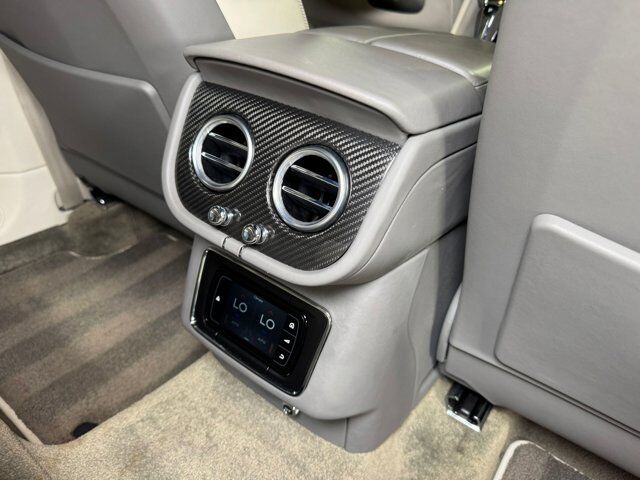 2019 Bentley Bentayga V8 Moonbeam paint, Mulliner spec, interior carbon trim, Naim audio system AND MUCH MORE!! Fort Lauderdale FL