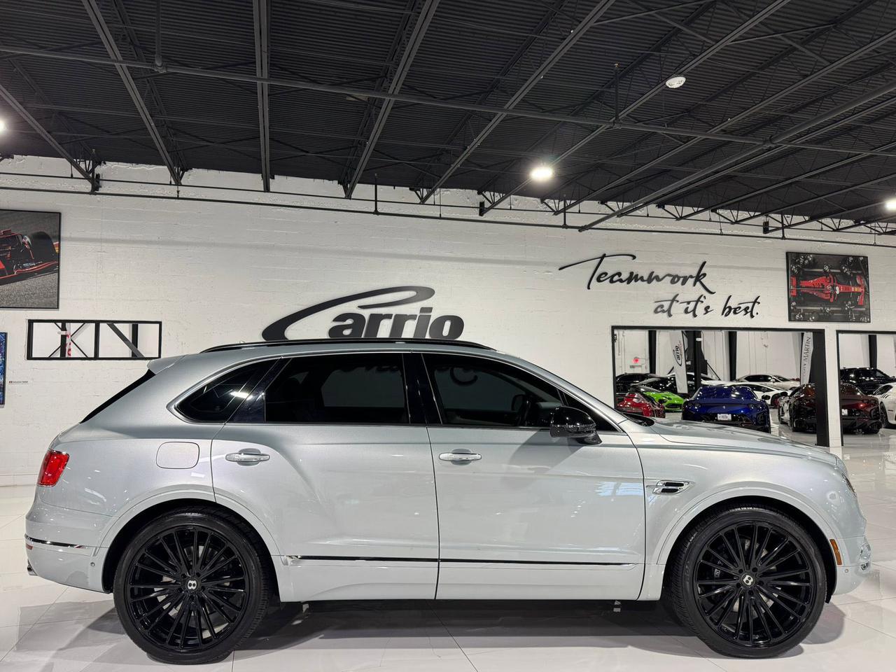 2019 Bentley Bentayga V8 Moonbeam paint, Mulliner spec, interior carbon trim, Naim audio system AND MUCH MORE!! Fort Lauderdale FL