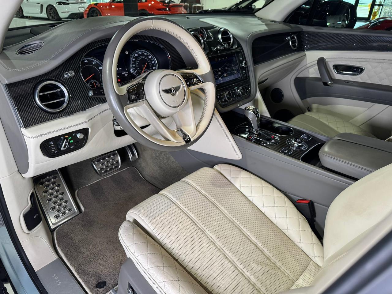 2019 Bentley Bentayga V8 Moonbeam paint, Mulliner spec, interior carbon trim, Naim audio system AND MUCH MORE!! Fort Lauderdale FL