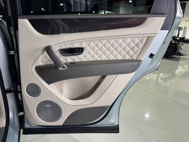 2019 Bentley Bentayga V8 Moonbeam paint, Mulliner spec, interior carbon trim, Naim audio system AND MUCH MORE!! Fort Lauderdale FL