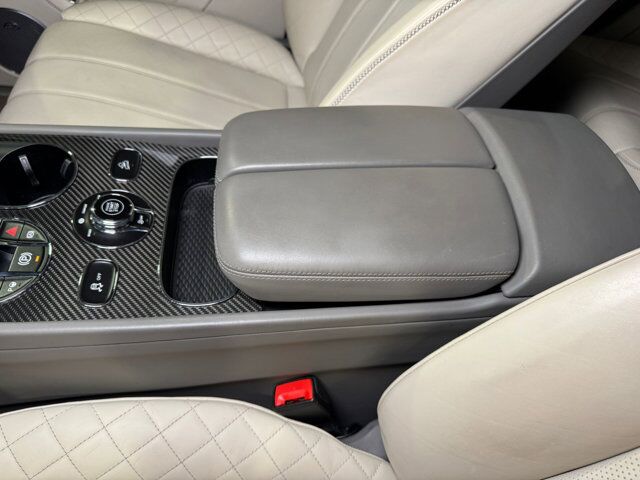 2019 Bentley Bentayga V8 Moonbeam paint, Mulliner spec, interior carbon trim, Naim audio system AND MUCH MORE!! Fort Lauderdale FL
