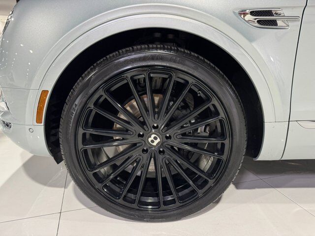 2019 Bentley Bentayga V8 Moonbeam paint, Mulliner spec, interior carbon trim, Naim audio system AND MUCH MORE!! Fort Lauderdale FL