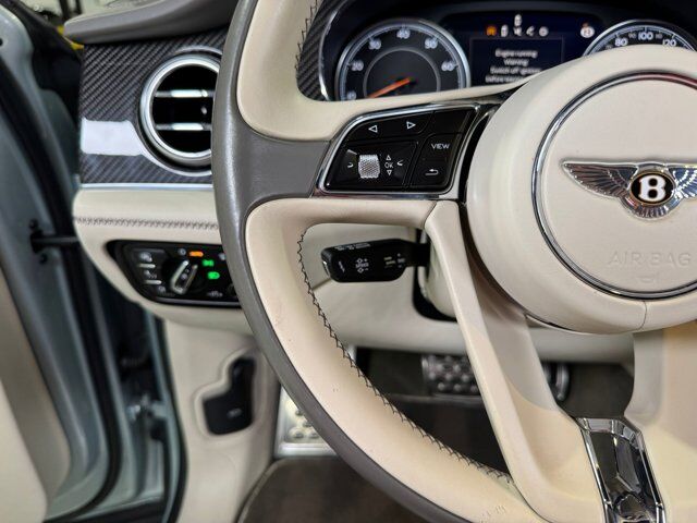 2019 Bentley Bentayga V8 Moonbeam paint, Mulliner spec, interior carbon trim, Naim audio system AND MUCH MORE!! Fort Lauderdale FL