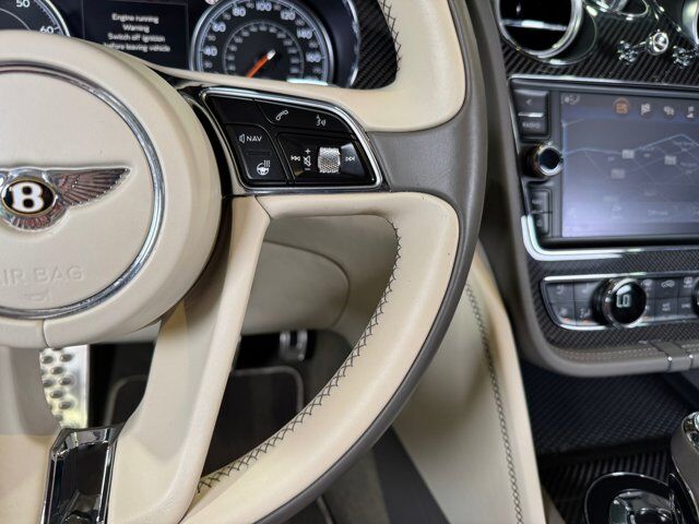 2019 Bentley Bentayga V8 Moonbeam paint, Mulliner spec, interior carbon trim, Naim audio system AND MUCH MORE!! Fort Lauderdale FL