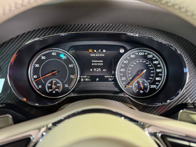 2019 Bentley Bentayga V8 Moonbeam paint, Mulliner spec, interior carbon trim, Naim audio system AND MUCH MORE!! Fort Lauderdale FL