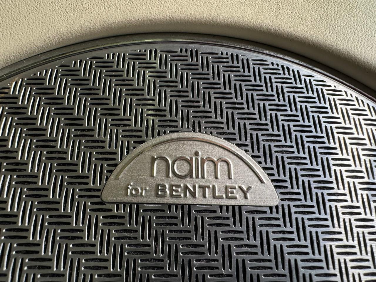 2019 Bentley Bentayga V8 Moonbeam paint, Mulliner spec, interior carbon trim, Naim audio system AND MUCH MORE!! Fort Lauderdale FL