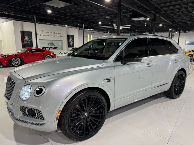 2019 Bentley Bentayga V8 Moonbeam paint, Mulliner spec, interior carbon trim, Naim audio system AND MUCH MORE!! Fort Lauderdale FL