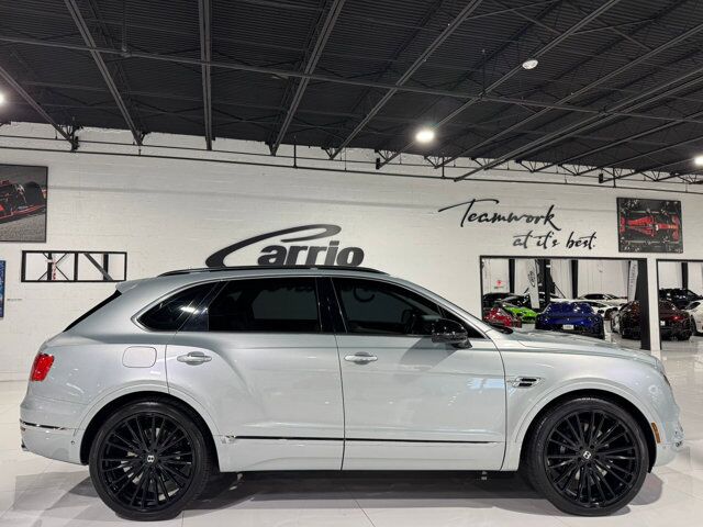 2019 Bentley Bentayga V8 Moonbeam paint, Mulliner spec, interior carbon trim, Naim audio system AND MUCH MORE!! Fort Lauderdale FL