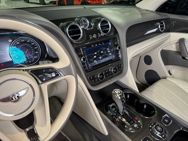 2019 Bentley Bentayga V8 Moonbeam paint, Mulliner spec, interior carbon trim, Naim audio system AND MUCH MORE!! Fort Lauderdale FL