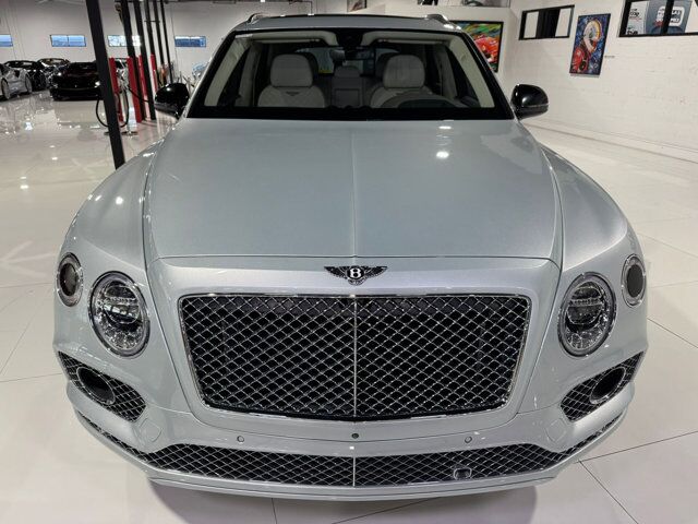 2019 Bentley Bentayga V8 Moonbeam paint, Mulliner spec, interior carbon trim, Naim audio system AND MUCH MORE!! Fort Lauderdale FL