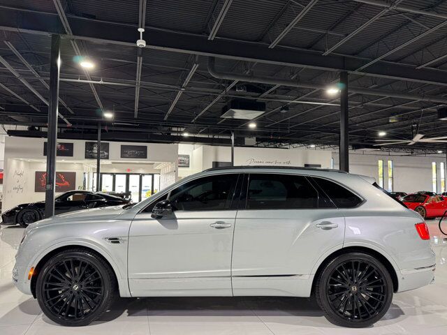 2019 Bentley Bentayga V8 Moonbeam paint, Mulliner spec, interior carbon trim, Naim audio system AND MUCH MORE!! Fort Lauderdale FL
