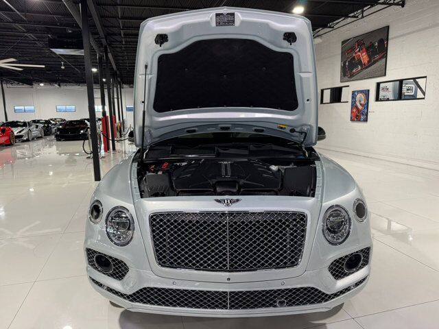 2019 Bentley Bentayga V8 Moonbeam paint, Mulliner spec, interior carbon trim, Naim audio system AND MUCH MORE!! Fort Lauderdale FL