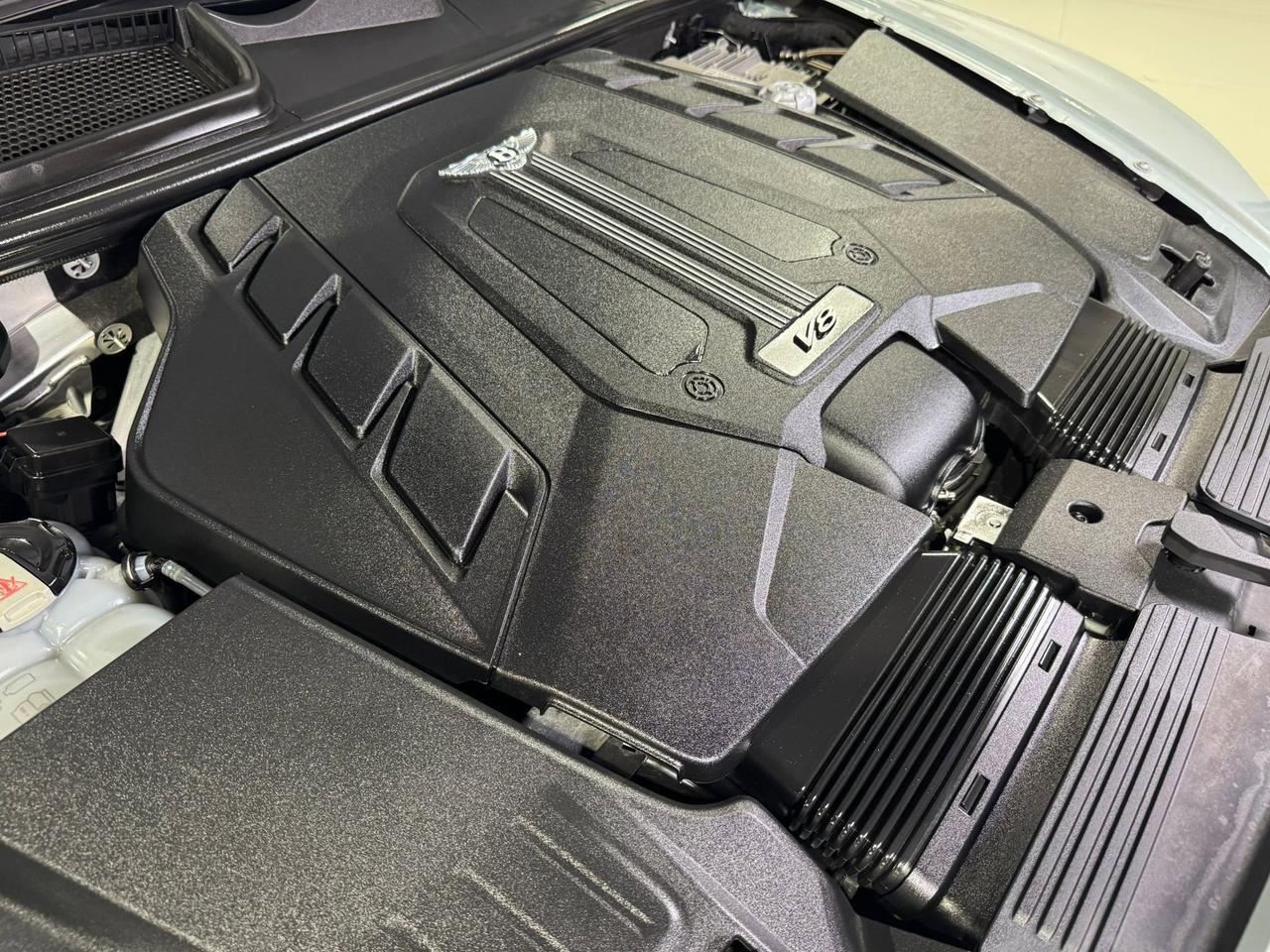 2019 Bentley Bentayga V8 Moonbeam paint, Mulliner spec, interior carbon trim, Naim audio system AND MUCH MORE!! Fort Lauderdale FL