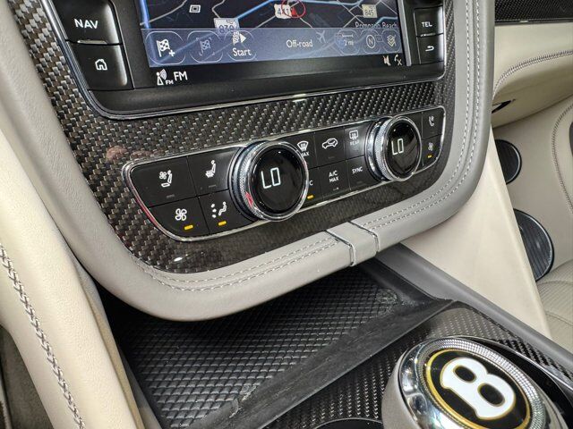 2019 Bentley Bentayga V8 Moonbeam paint, Mulliner spec, interior carbon trim, Naim audio system AND MUCH MORE!! Fort Lauderdale FL