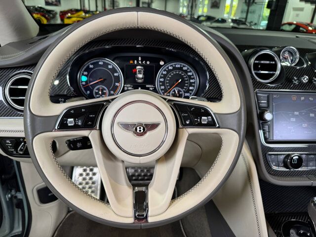2019 Bentley Bentayga V8 Moonbeam paint, Mulliner spec, interior carbon trim, Naim audio system AND MUCH MORE!! Fort Lauderdale FL