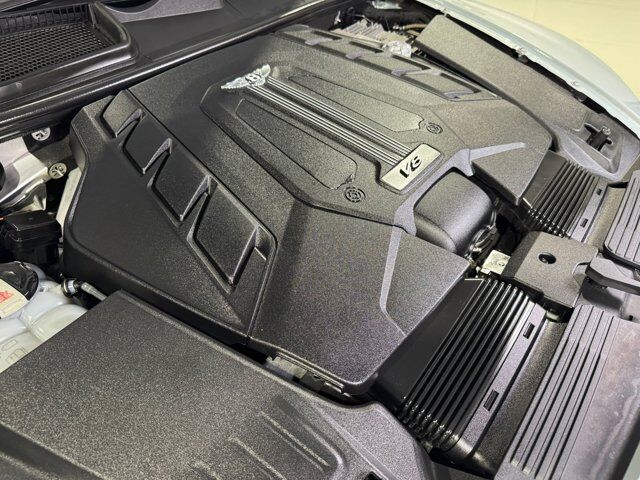 2019 Bentley Bentayga V8 Moonbeam paint, Mulliner spec, interior carbon trim, Naim audio system AND MUCH MORE!! Fort Lauderdale FL