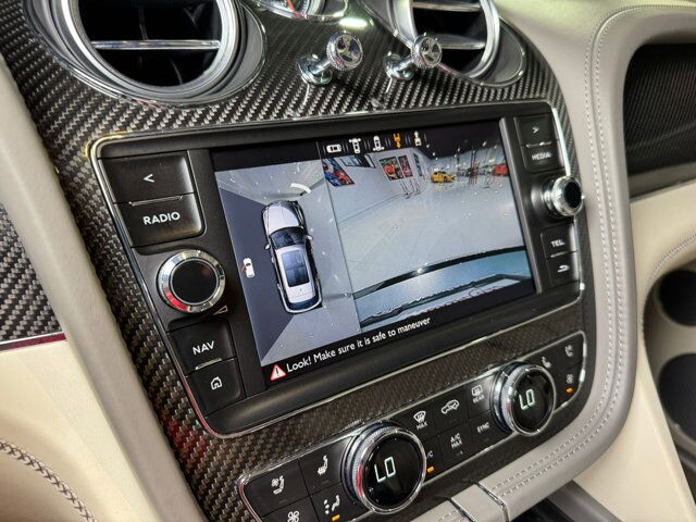 2019 Bentley Bentayga V8 Moonbeam paint, Mulliner spec, interior carbon trim, Naim audio system AND MUCH MORE!! Fort Lauderdale FL