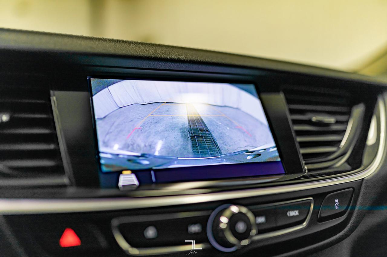 2019 Buick Regal AWD Essence Leather Roof Nav BCam Red Deer AB