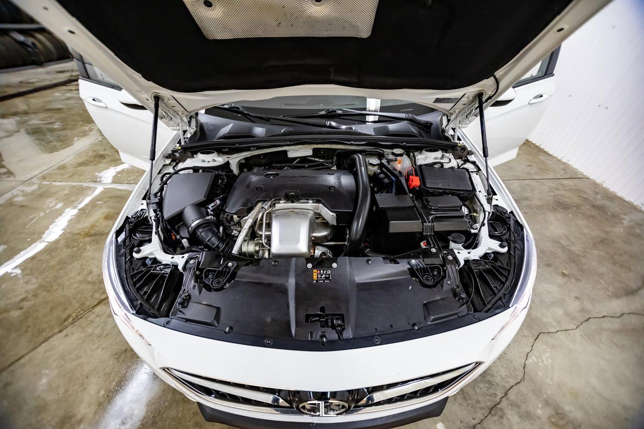 2019 Buick Regal AWD Essence Leather Roof Nav BCam Red Deer AB