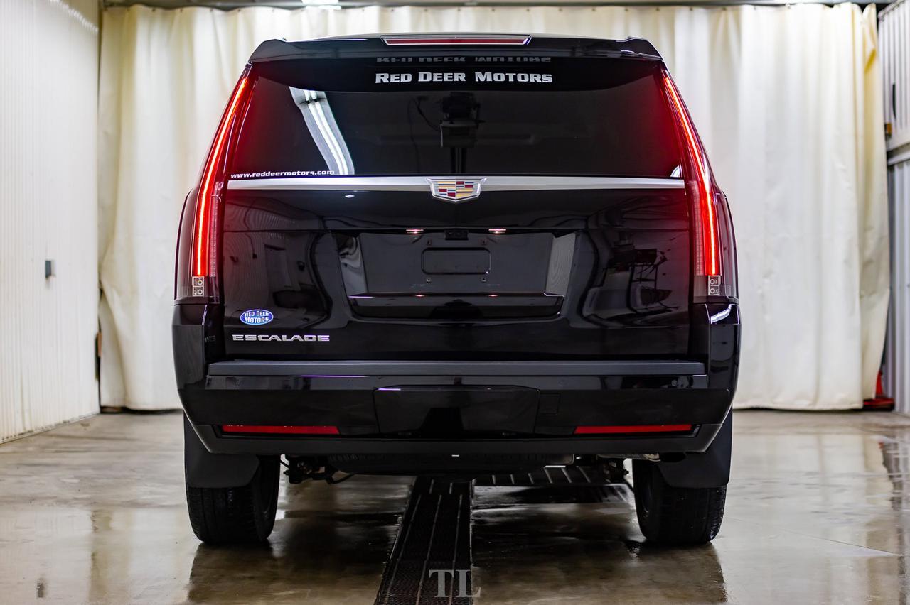 2019 Cadillac Escalade AWD Luxury Leather Roof Nav BCam Red Deer AB