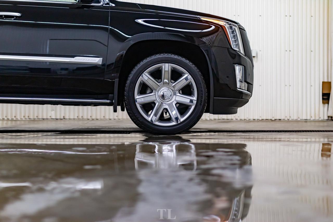 2019 Cadillac Escalade AWD Luxury Leather Roof Nav BCam Red Deer AB