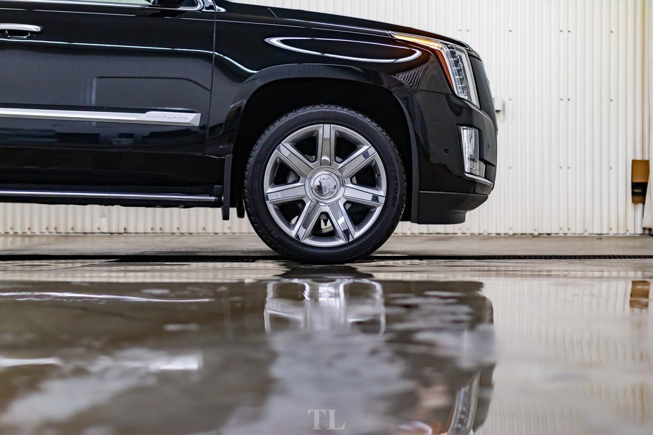 2019 Cadillac Escalade AWD Luxury Leather Roof Nav BCam Red Deer AB