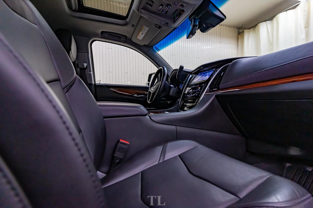 2019 Cadillac Escalade AWD Luxury Leather Roof Nav BCam Red Deer AB