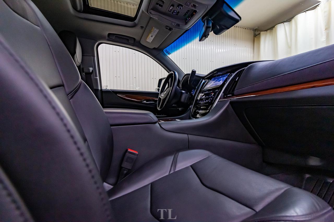 2019 Cadillac Escalade AWD Luxury Leather Roof Nav BCam Red Deer AB