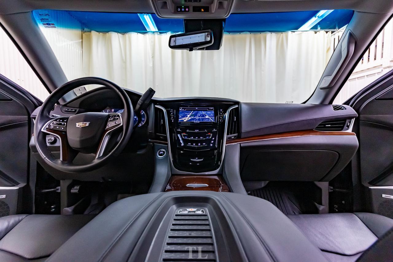 2019 Cadillac Escalade AWD Luxury Leather Roof Nav BCam Red Deer AB