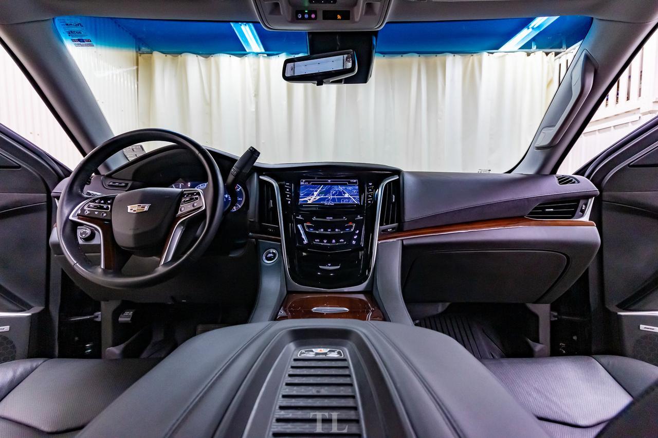 2019 Cadillac Escalade AWD Luxury Leather Roof Nav BCam Red Deer AB