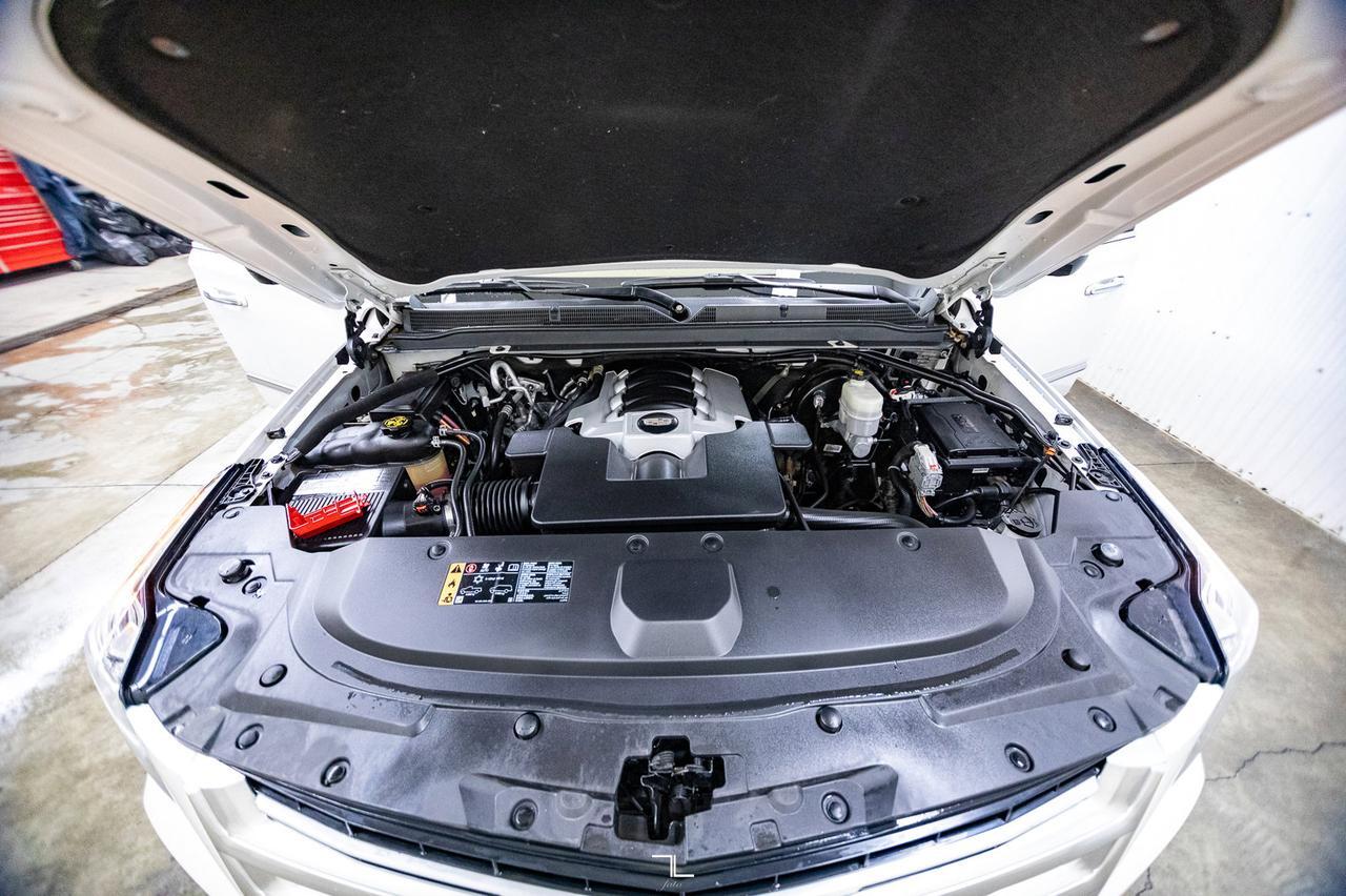 2019 Cadillac Escalade AWD Platinum Leather Roof Nav BCam Red Deer AB