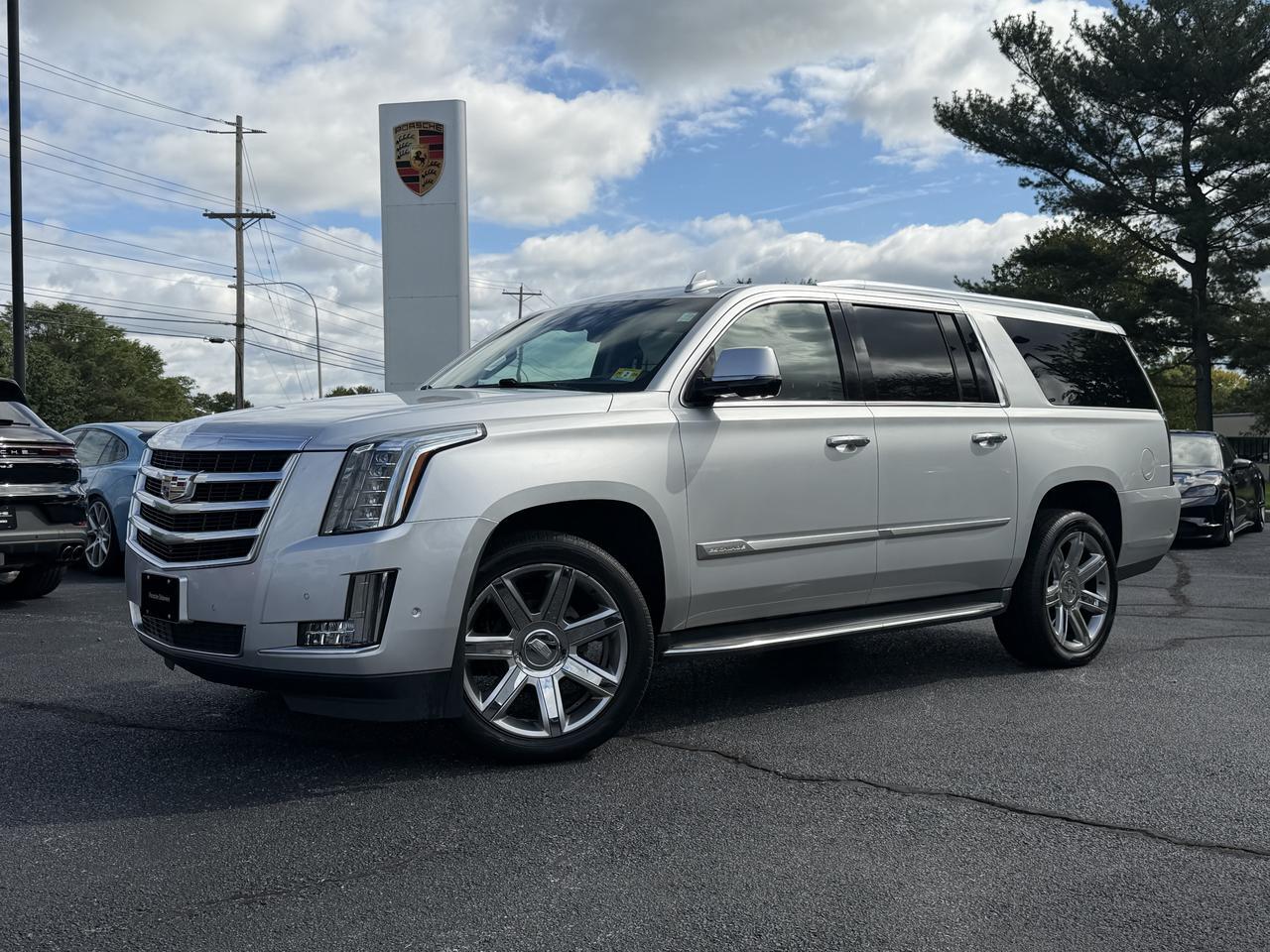 2019 Cadillac Escalade ESV Luxury