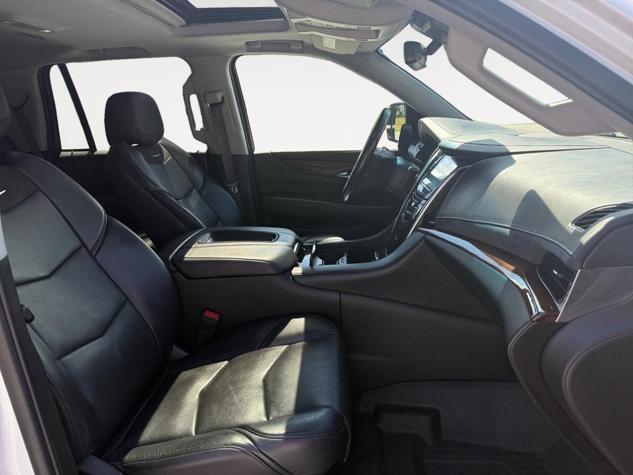 2019 Cadillac Escalade Luxury, BOSE SOUND SYSTEM, WIFI, NAVIGATION, APPLE CARPLAY/ ANDROID AUTO, HANDS FREE LIFTGATE, LUGGAGE RACK, POWER FOLDING MIRRORS, OUTSIDE HEATED MIRRORS, HEATED FRONT AND REAR SEATS, HEATED STEERING WHEEL, UNIVERSAL GARAGE DOOR OPENER, GREAT FAMILY Norfolk VA