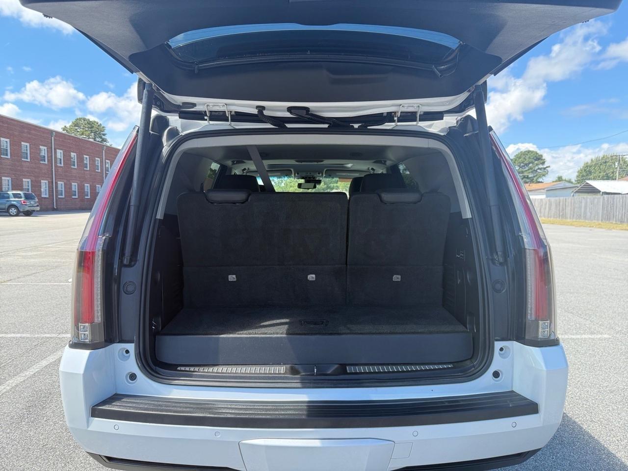 2019 Cadillac Escalade Luxury, BOSE SOUND SYSTEM, WIFI, NAVIGATION, APPLE CARPLAY/ ANDROID AUTO, HANDS FREE LIFTGATE, LUGGAGE RACK, POWER FOLDING MIRRORS, OUTSIDE HEATED MIRRORS, HEATED FRONT AND REAR SEATS, HEATED STEERING WHEEL, UNIVERSAL GARAGE DOOR OPENER, GREAT FAMILY Norfolk VA