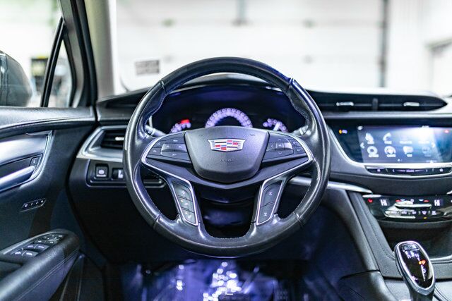 2019 Cadillac XT5 AWD Luxury Leather Roof Nav BCam Red Deer AB