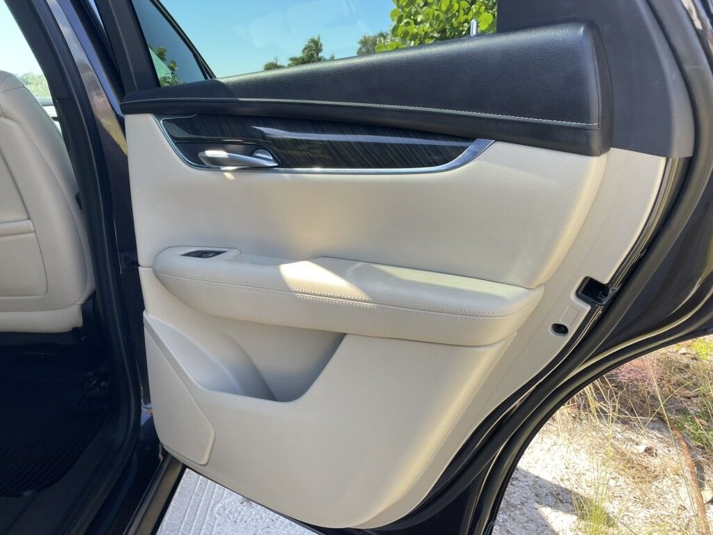 2019 Cadillac XT5 FWD~AUTO START/STOP~BLUETOOTH~CRUISE CONTROL~DRIVER ASSISTANCE PACKAGE~KEYLESS ENTRY~PREMIUM SOUND SYSTEM~Wi-Fi Sarasota FL