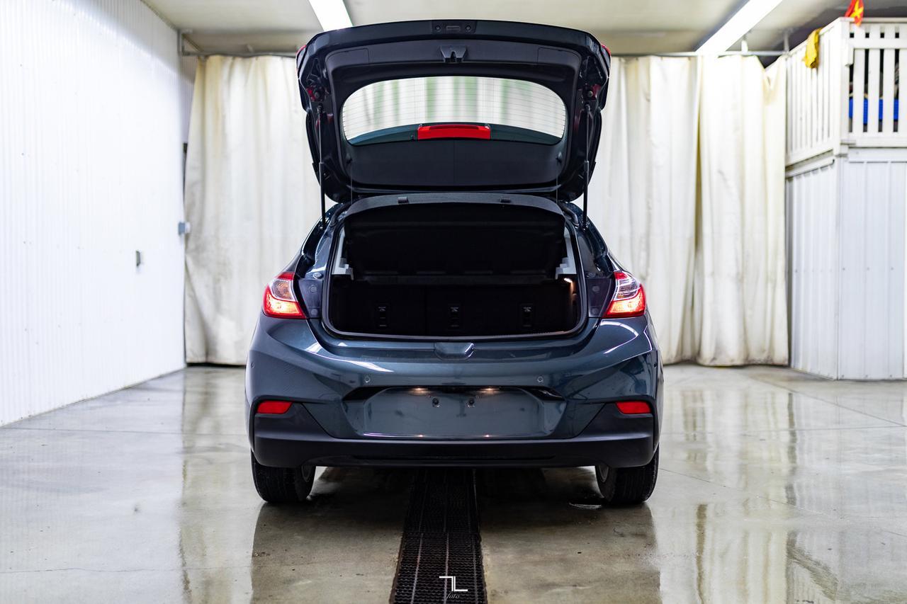 2019 Chevrolet Cruze LT Hatchback Roof BCam Red Deer AB