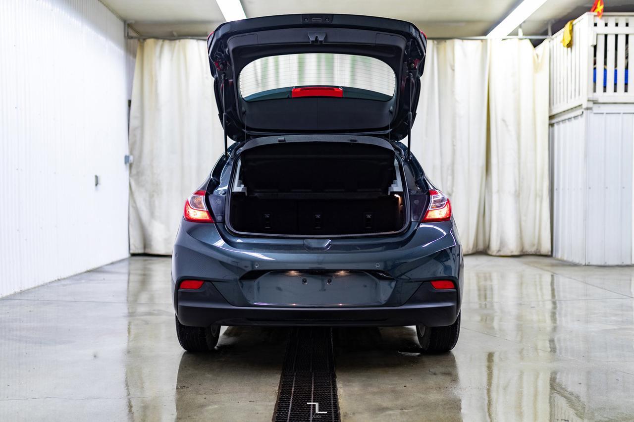 2019 Chevrolet Cruze LT Hatchback Roof BCam Red Deer AB