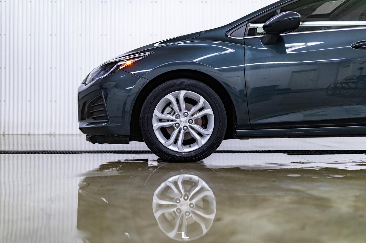2019 Chevrolet Cruze LT Hatchback Roof BCam Red Deer AB