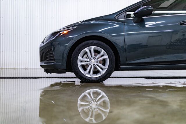 2019 Chevrolet Cruze LT Hatchback Roof BCam Red Deer AB