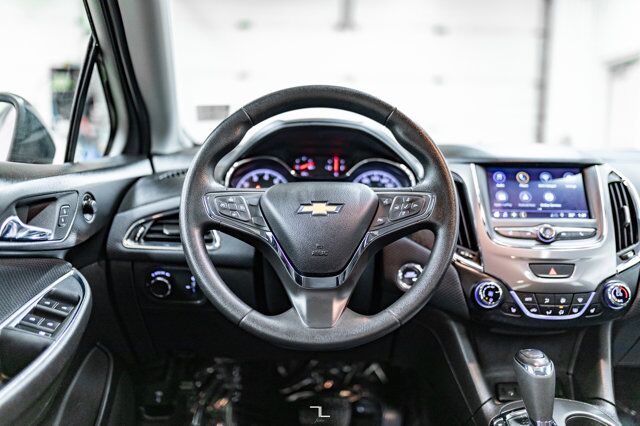 2019 Chevrolet Cruze LT Hatchback Roof BCam Red Deer AB