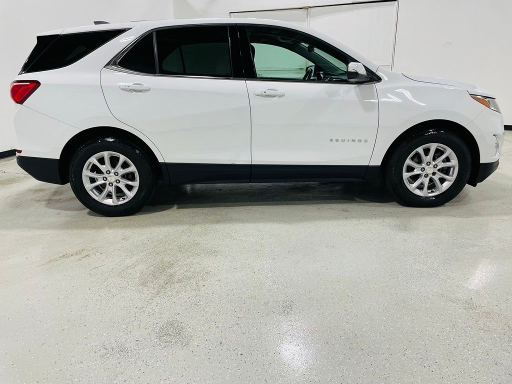 2019 Chevrolet Equinox LT photo 3