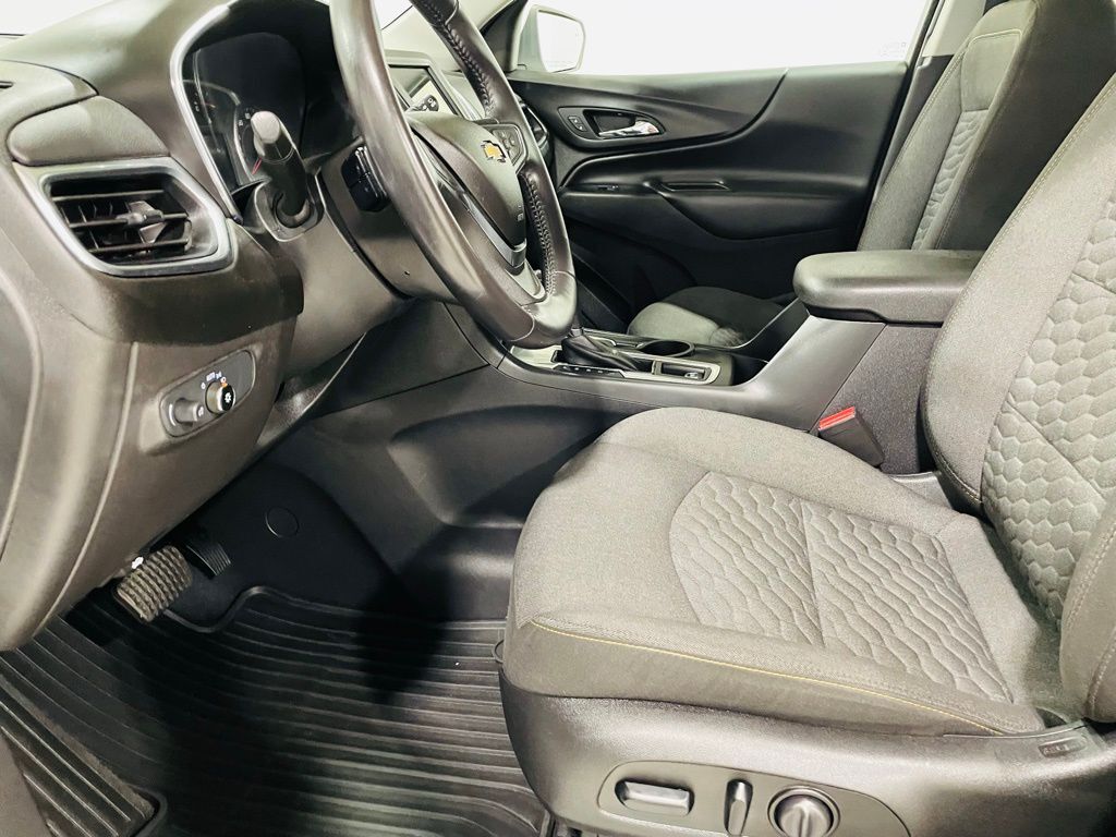 2019 Chevrolet Equinox LT photo 24