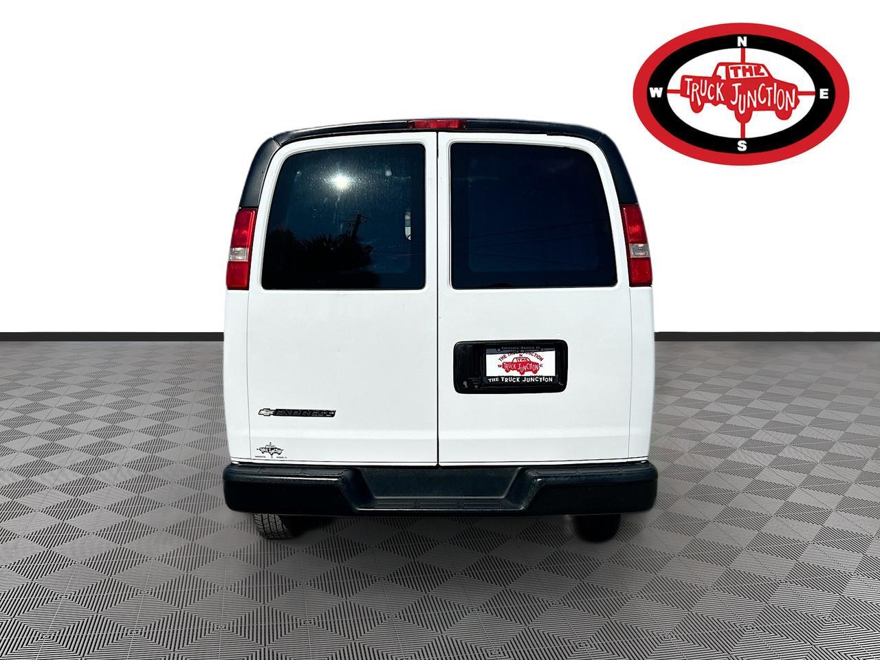 2019 Chevrolet Express Cargo Van 2500 photo 4