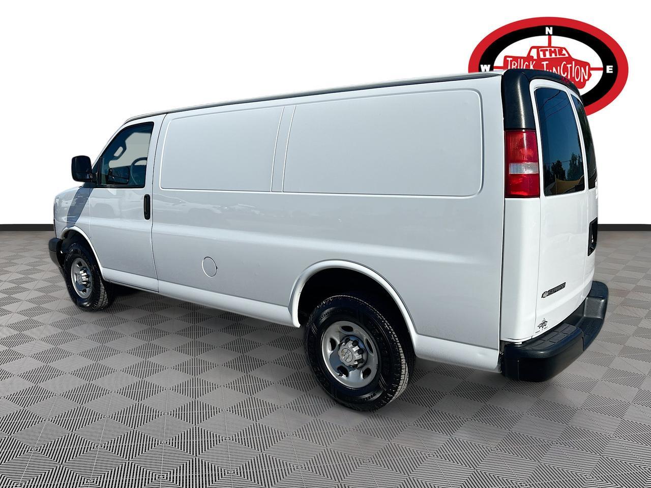 2019 Chevrolet Express Cargo Van 2500 photo 3