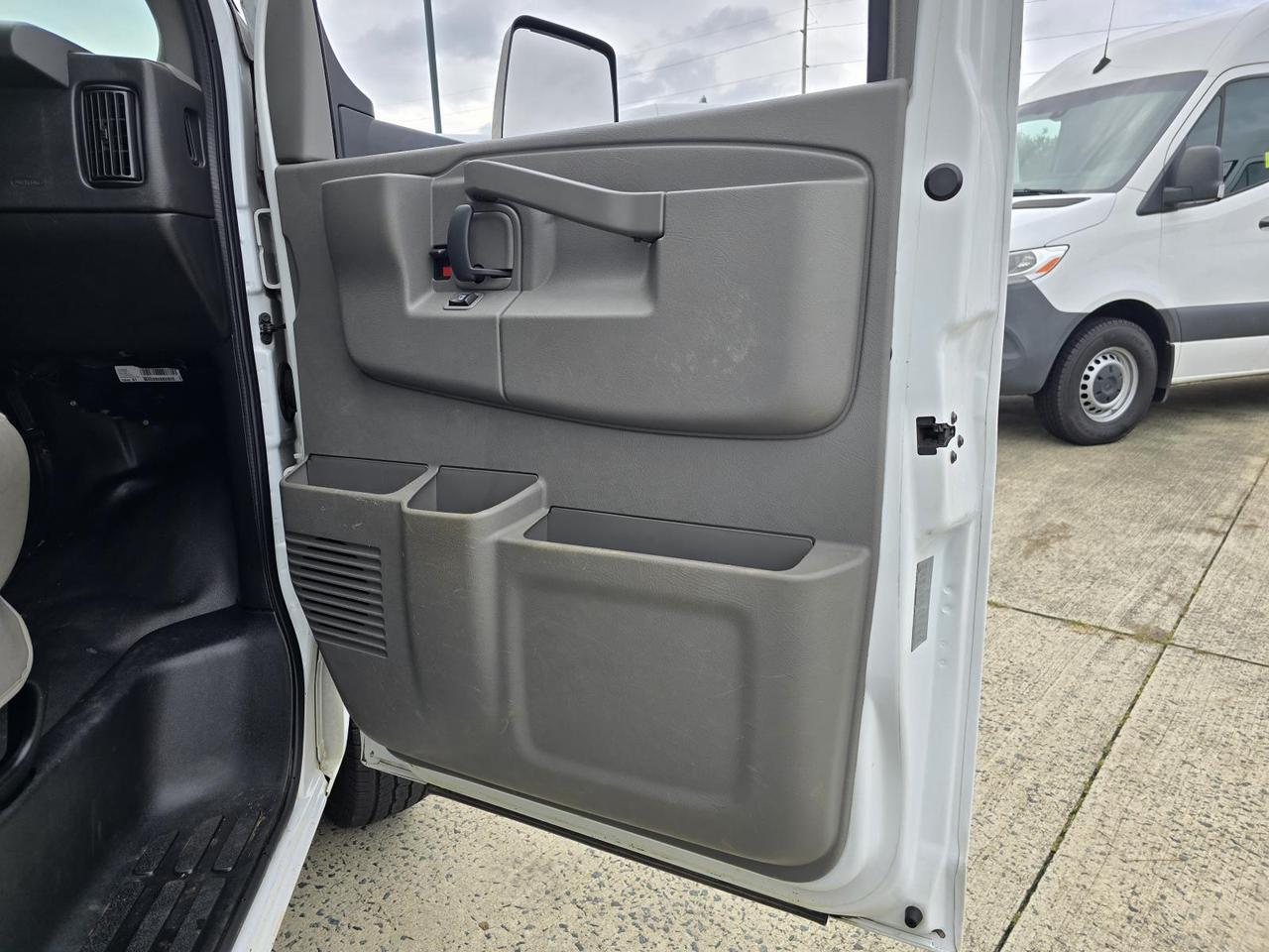 2019 Chevrolet Express Commercial Cutaway 3500 14ft Box W/2,000lb Liftgate Concord NC