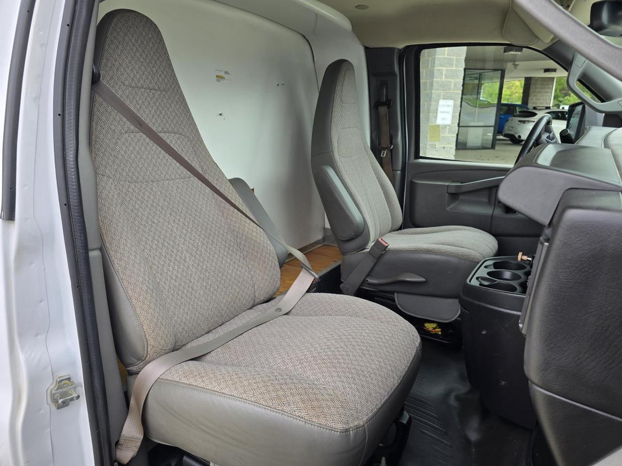 2019 Chevrolet Express Commercial Cutaway 3500 14ft Box W/2,000lb Liftgate Concord NC