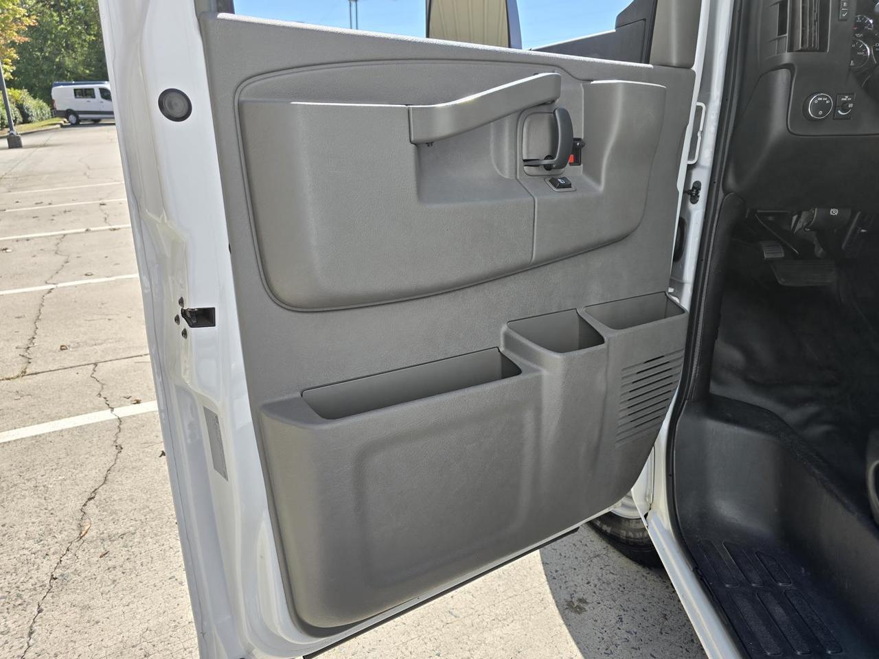 2019 Chevrolet Express Commercial Cutaway 3500 16FT Box w/Roll Up Door Concord NC