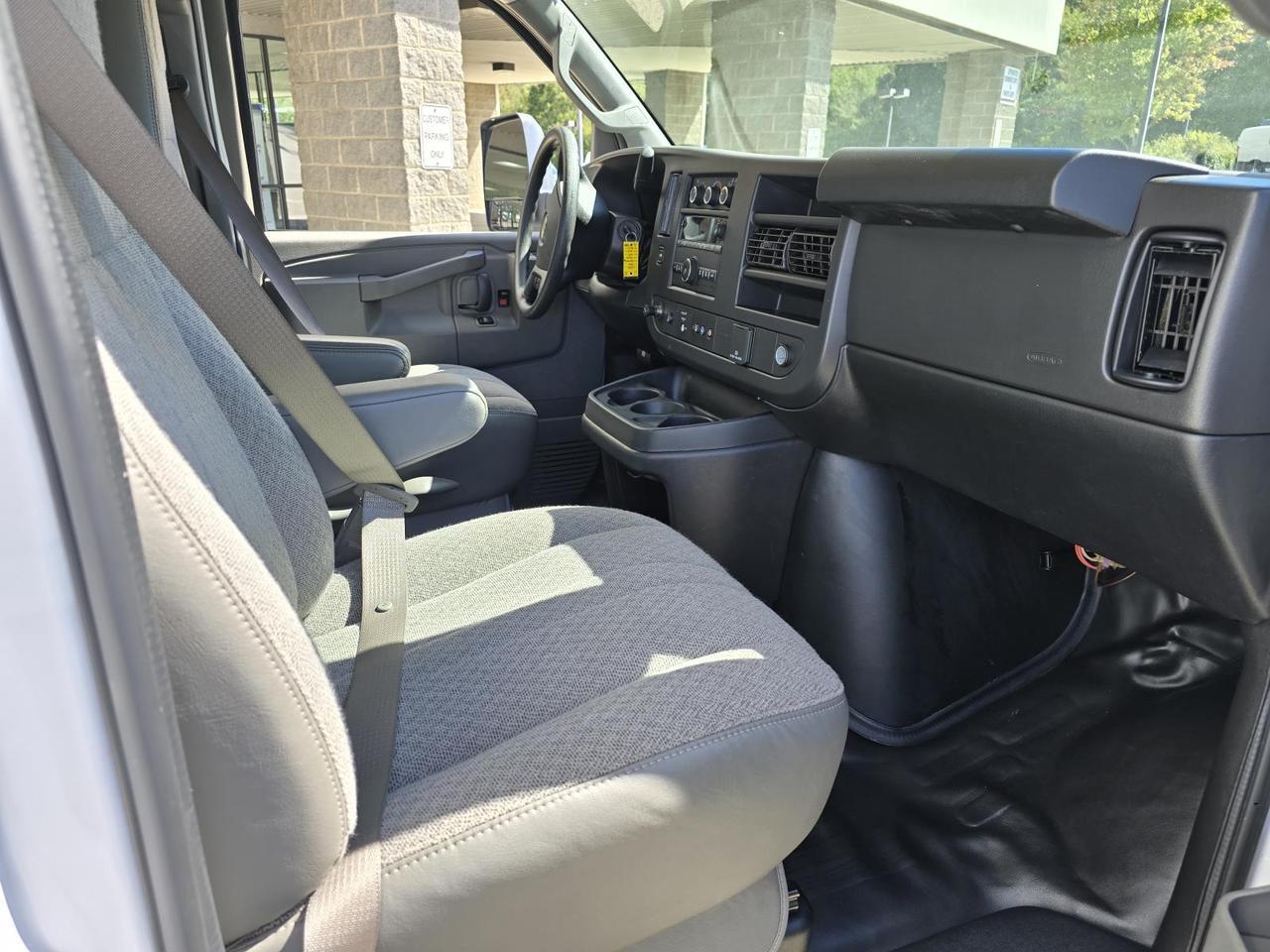 2019 Chevrolet Express Commercial Cutaway 3500 16FT Box w/Roll Up Door Concord NC